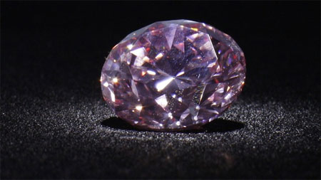 Viên kim cương hồng quý hiếm trị giá 250 tỷ đồng